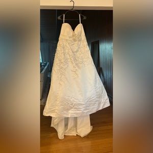 Strapless wedding dress lace up back